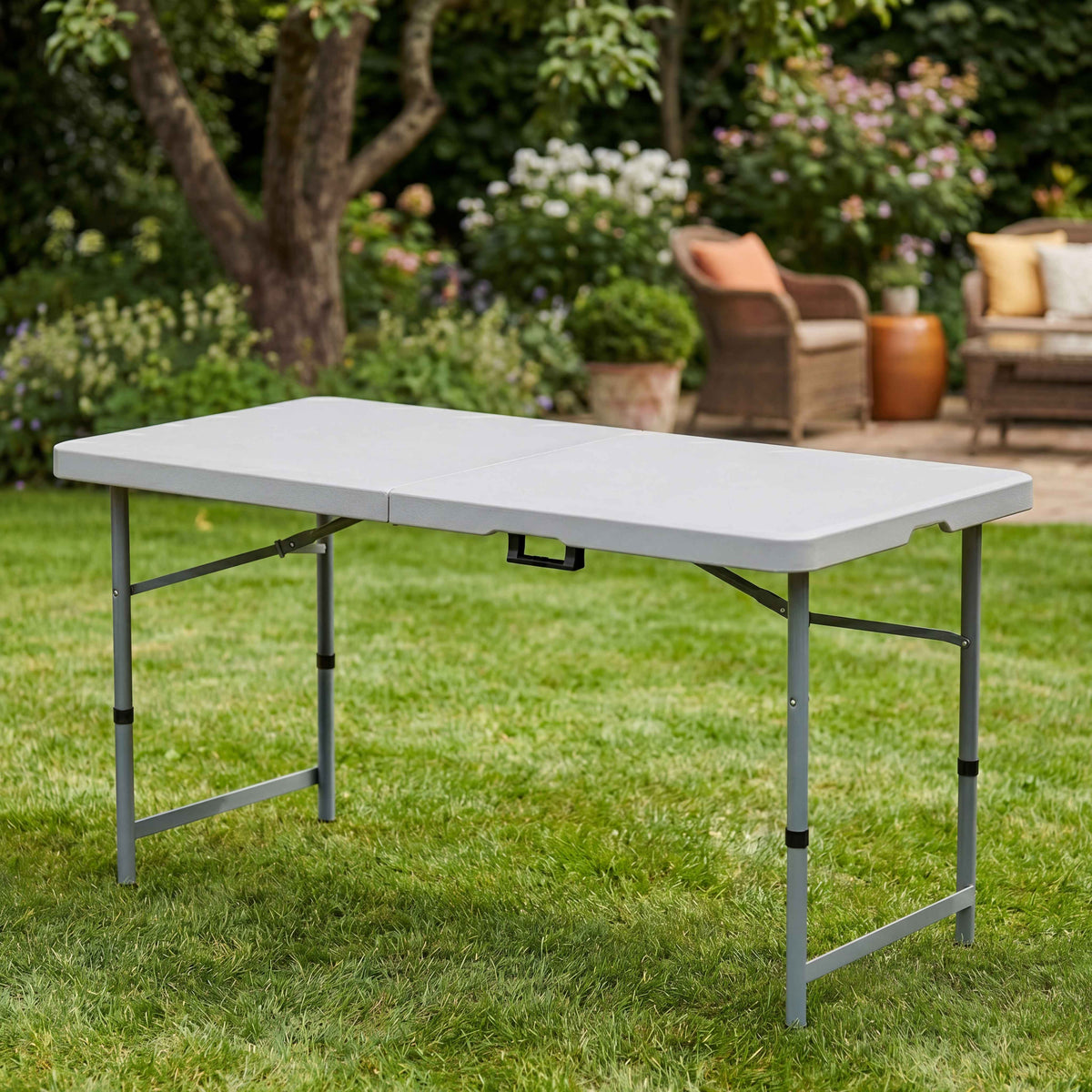 Folding 4ft Table